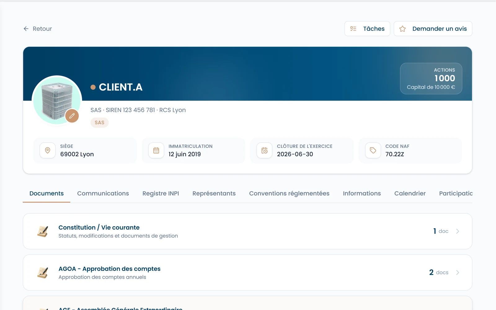 Fiche d'une société cliente fictive : identité, dirigeants, associés et actes